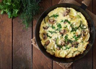 Жульен с грибами и курицей в сливочном соусе