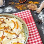 Творожная запеканка с манкой и сметаной в духовке