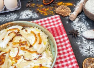 Творожная запеканка с манкой и сметаной в духовке