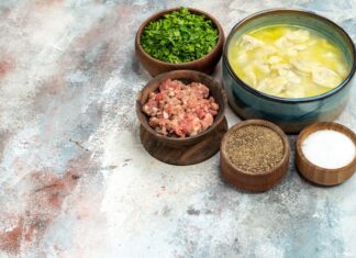 Окрошка на квасе с колбасой: рецепт