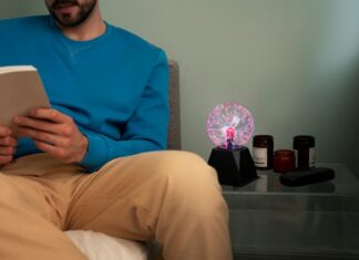 Таро онлайн: как понять, думает ли он обо мне сейчас