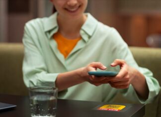 Регистрация карты Лукойл в приложении на телефоне