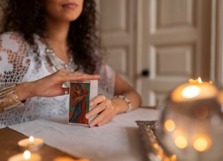 Гадание на ближайшее будущее: играйте в пасьянс Ленорман онлайн бесплатно