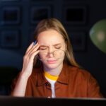 Примета: чешется левый глаз у женщин в воскресенье вечером