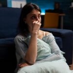 К чему чешется нос у девушки во вторник ночью