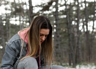 Сон об идти по грязи в обуви: значение для женщин