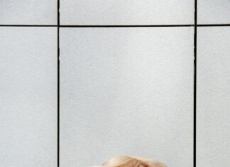 Как носить распущенные волосы, не мешая им