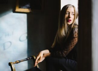 Лилит в Стрельце в 1 доме у женщины