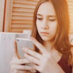 Заголовок: Как продолжить разговор с девушкой после приветствия в интернете