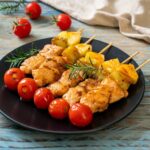 Куриные шашлычки на шпажках в духовке с картошкой