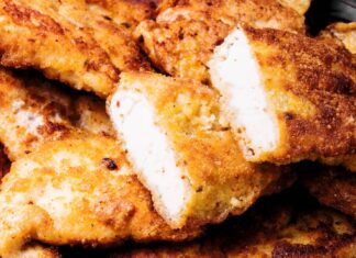 Куриные грудки в панировке на сковороде