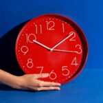 Время на часах: 22:23