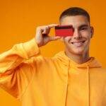 Карта Тинькофф с бесплатным обслуживанием: в чем подвох?