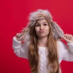 Мерить новую шапку во сне: что это значит для женщины