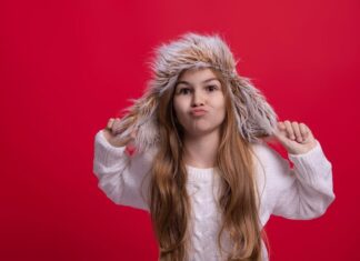 Мерить новую шапку во сне: что это значит для женщины