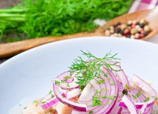 Маринованная скумбрия с луком: вкусный рецепт дома
