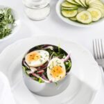 Огуречный салат с яйцом и колбасой