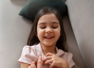 Хиромантия: рука ребенка — разъяснения и толкование