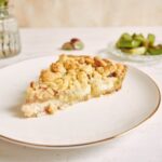 Рецепт закусочного торта из коржей Наполеон с консервой рыбной