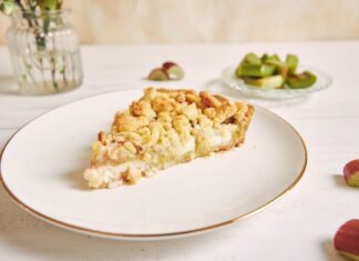 Рецепт закусочного торта из коржей Наполеон с консервой рыбной