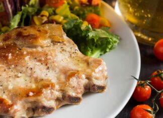 Куриные грудки с помидорами и сыром в духовке