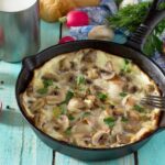 Грибы жареные с луком и сметаной