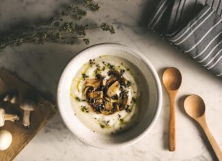 Грибной суп с рисом и картошкой из шампиньонов