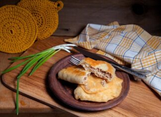 Татарский пирог зур бэлиш с мясом и картошкой