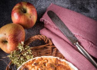 Яблочный пирог на кефире в духовке