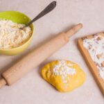 Тесто для пирожков на кефире и дрожжах в духовке