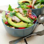 Простой и вкусный салат с авокадо и морепродуктами