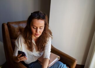 Гадание на картах Таро во время месячных: мифы и реальность