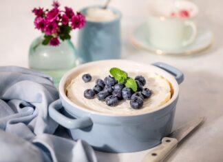 Вкусная рисовая каша на молоке в кастрюле