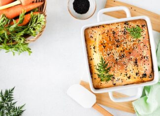 Морковно-творожная запеканка в духовке с манкой