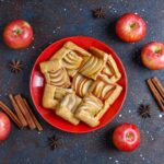 Пошаговый рецепт блинов с яблоками и корицей