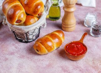 Сосиски в тесте: рецепт дрожжевого теста в духовке