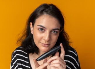 Помада для зеленых глаз и темных волос