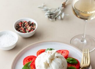 Закуска из помидоров с майонезом, чесноком и сыром