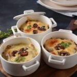 Жульен с грибами, курицей и сыром: рецепт