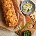 Кабачковый рулет с сыром и чесноком в духовке