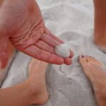 Чешется правая икра у девушки: народные приметы и причины