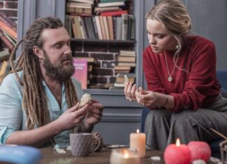 Гадание на Таро: Понимание мыслей мужчины