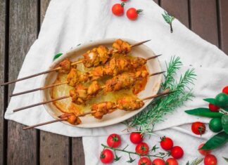 Сочные куриные шашлычки на шпажках в духовке