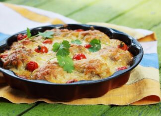 Кабачковая запеканка с сыром и курицей в духовке