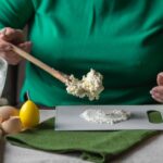 Творожный сыр из кефира в морозилке