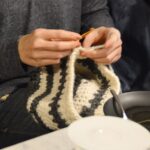 Вязание спицами берета для женщин: схемы и описание