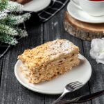 Торт Наполеон из слоеного теста в домашних условиях