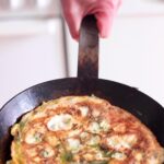 Пирожки с яйцом и луком: жареные на сковороде