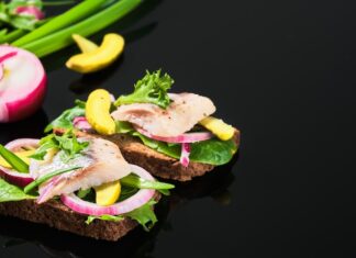 Селедка, яблоко и форшмак: классическое сочетание