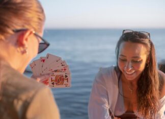 Как задать вопрос картам Таро о отношениях